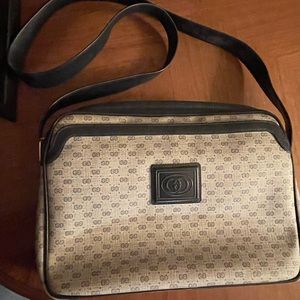 Authentic Vintage Navy & Cream Logo Gucci Messenger Bag